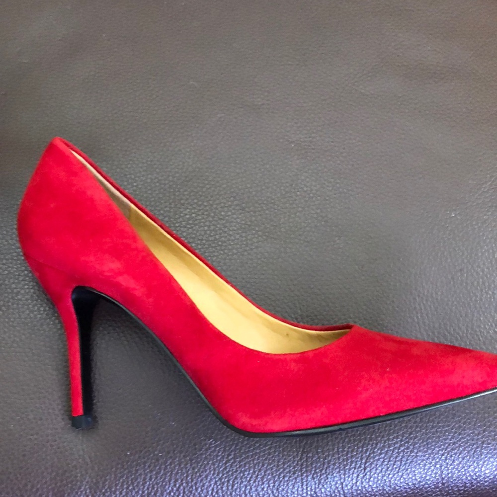 NWT RED SUEDE POINTED TOE HEELS